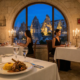 Kapadokya Michelin yıldızlı restoran - peri bacaları manzarasında zarif sofra düzeni