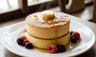 Ultra kalın kabarık pankek trendi - Golden Diner tarzı tek büyük pankek, bal tereyağı sosuyla