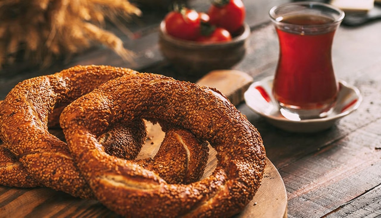 Ankara kahvaltısı — simit ve çay