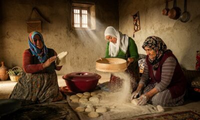 Anadolu köyünde kadınlar ekmek yoğuruyor — Gastronomi kimlik ve bellek olarak