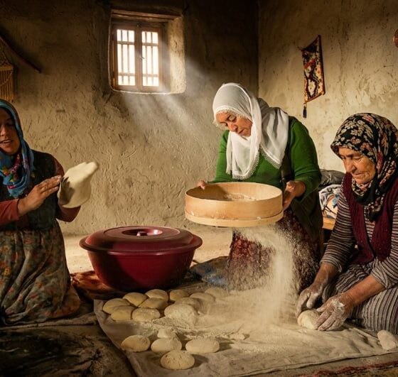 Anadolu köyünde kadınlar ekmek yoğuruyor — Gastronomi kimlik ve bellek olarak