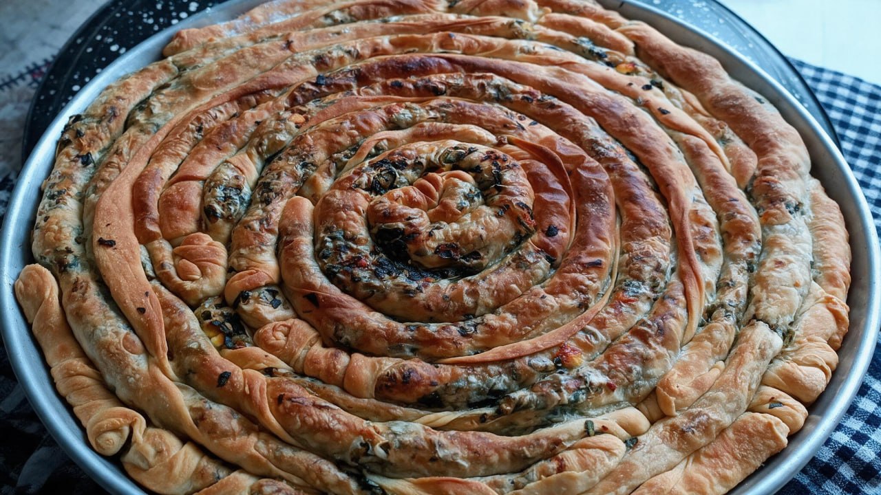 Trabzon Pazılı Dolama Böreği