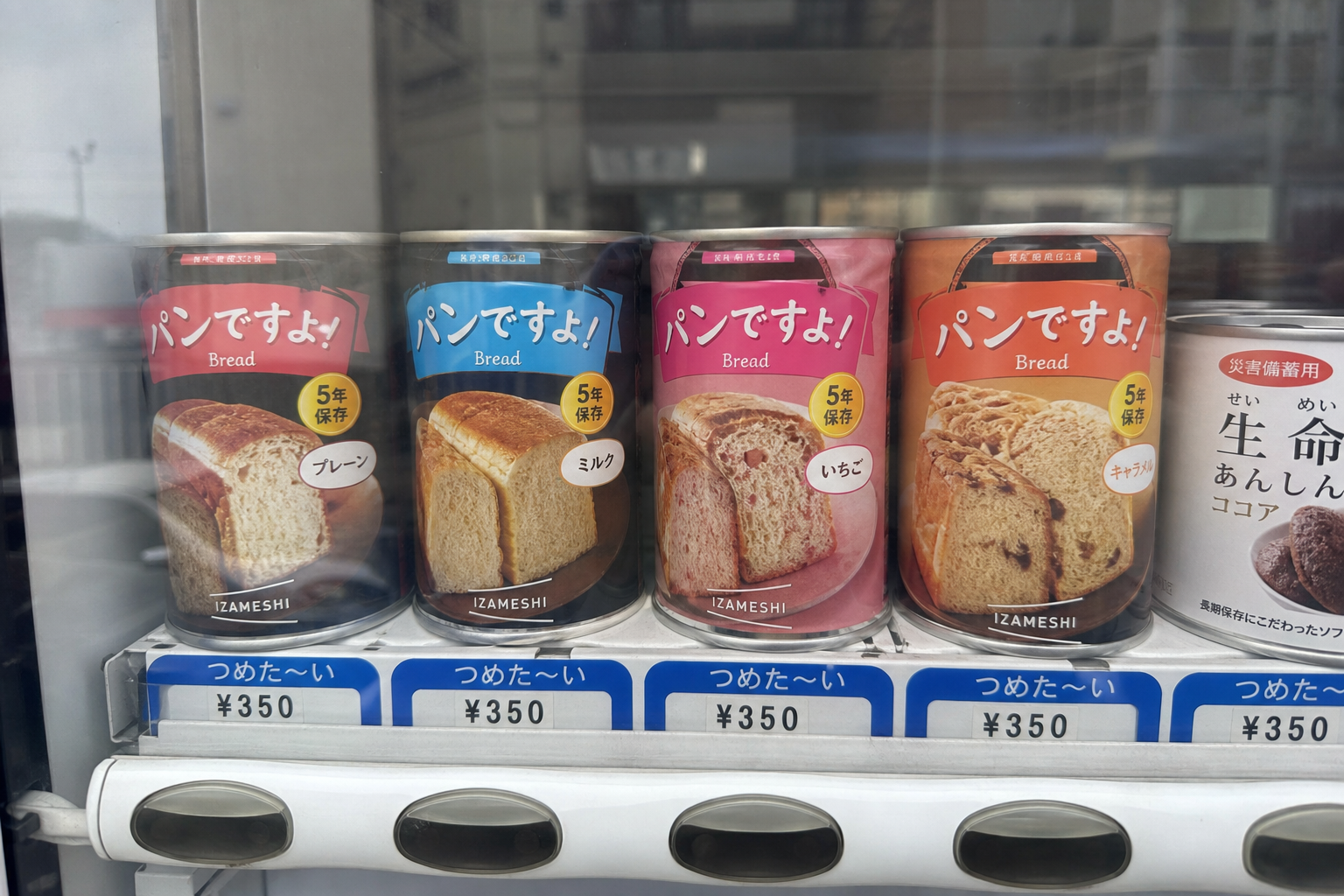 Sıcak ramen veren Japon otomatı