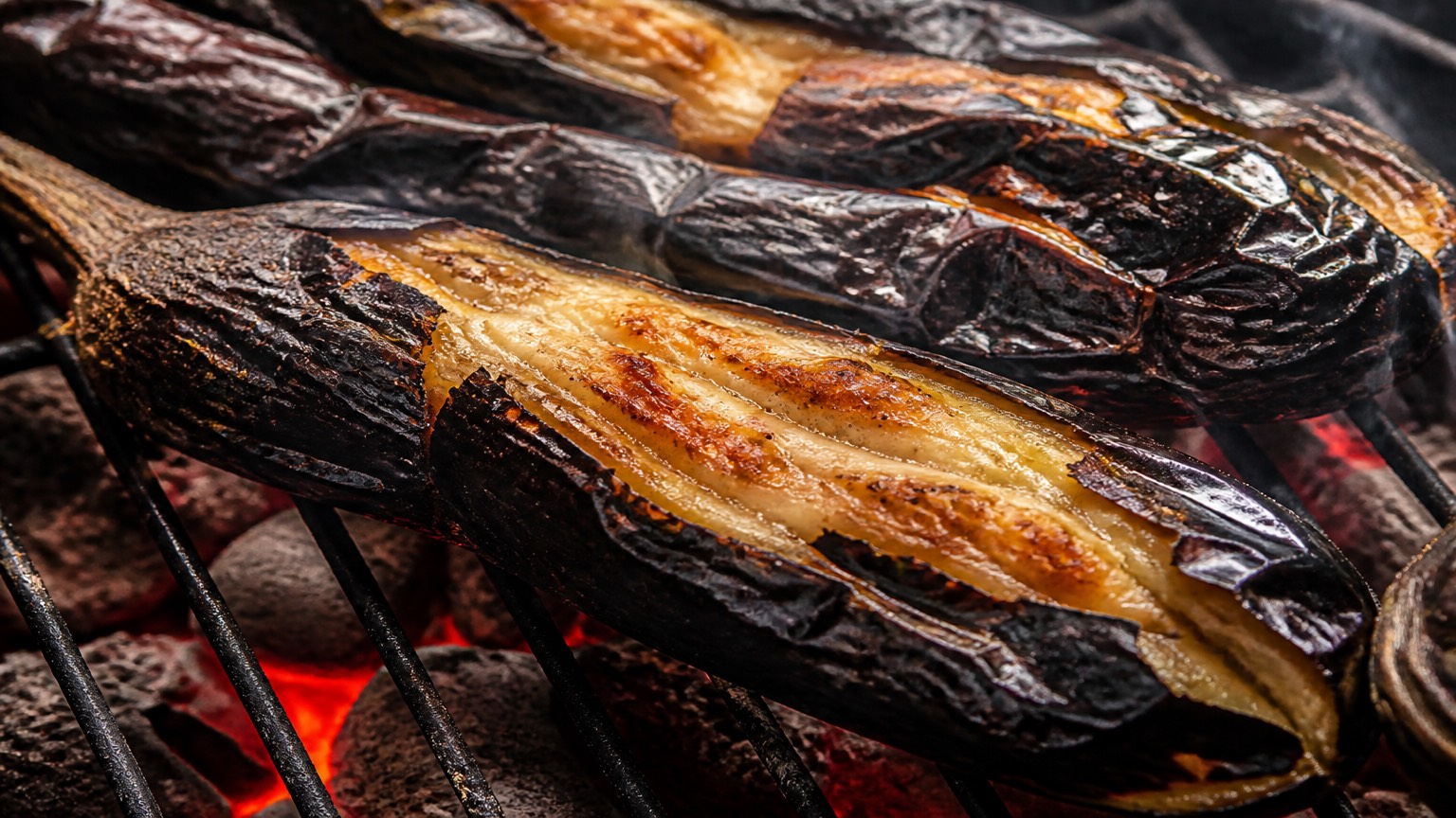 Fırat Havzasının Mor İncisi: Birecik Patlıcanının Lif Dokusu, Karamelizasyonu ve Közleme Dinamiği - detay