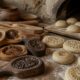 Anadolu mutfağında ahşap oyma çörek ve ekmek kalıpları