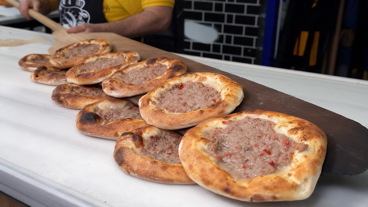 Geleneksel Bursa Kayhan Çarşısı Cantık Pidesi
