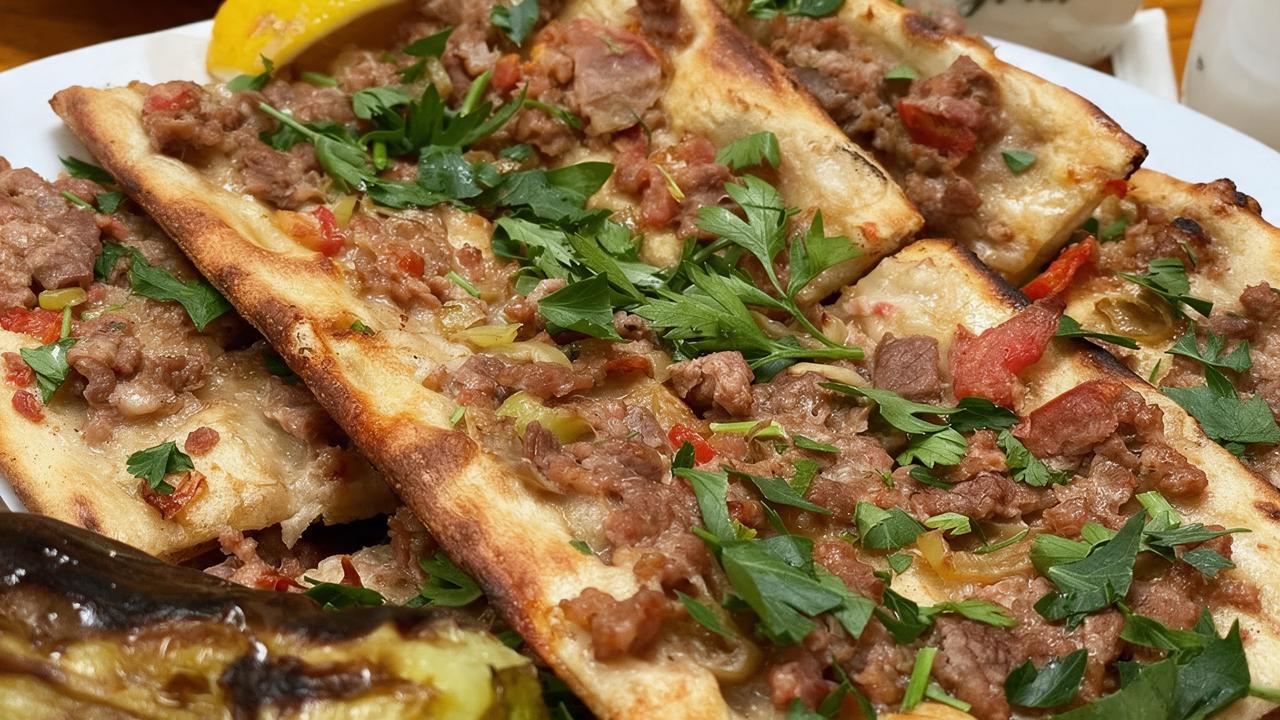 Geleneksel Fırından Yeni Çıkmış Develi Cıvıklısı