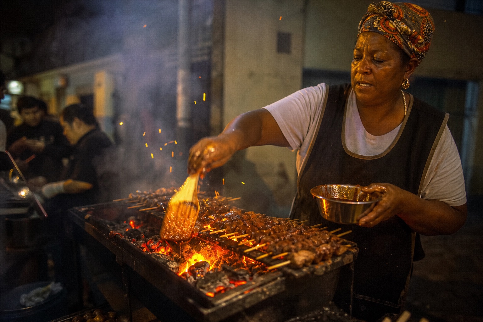 Mangal Ateşinde Mısır Koçanı Fırçasıyla Soslanan Dana Kalbi Şişleri