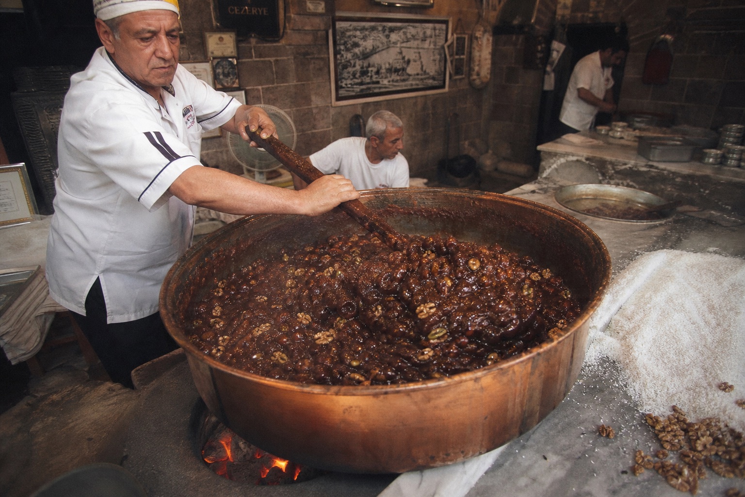 Bakır Kazanda Saatlerce Kavrulan Koyu Kıvamlı Mersin Cezeryesi